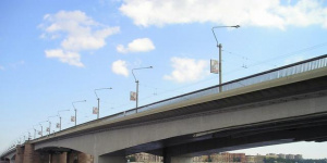 На мосту Александра Невского ограничат движение из-за аварийных работ 